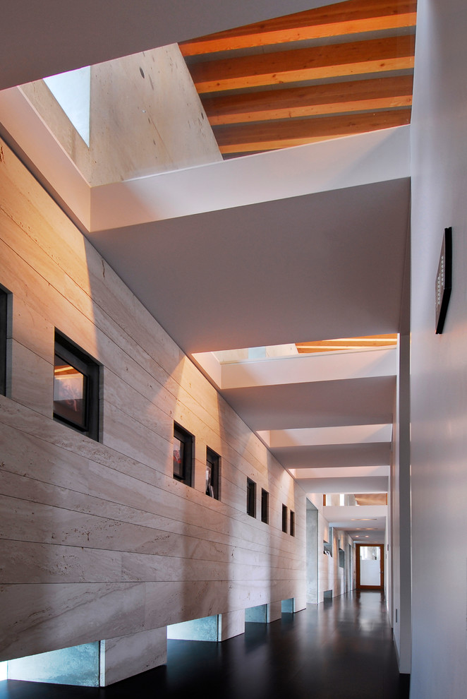 Photo of a contemporary hallway in Toronto with white walls.