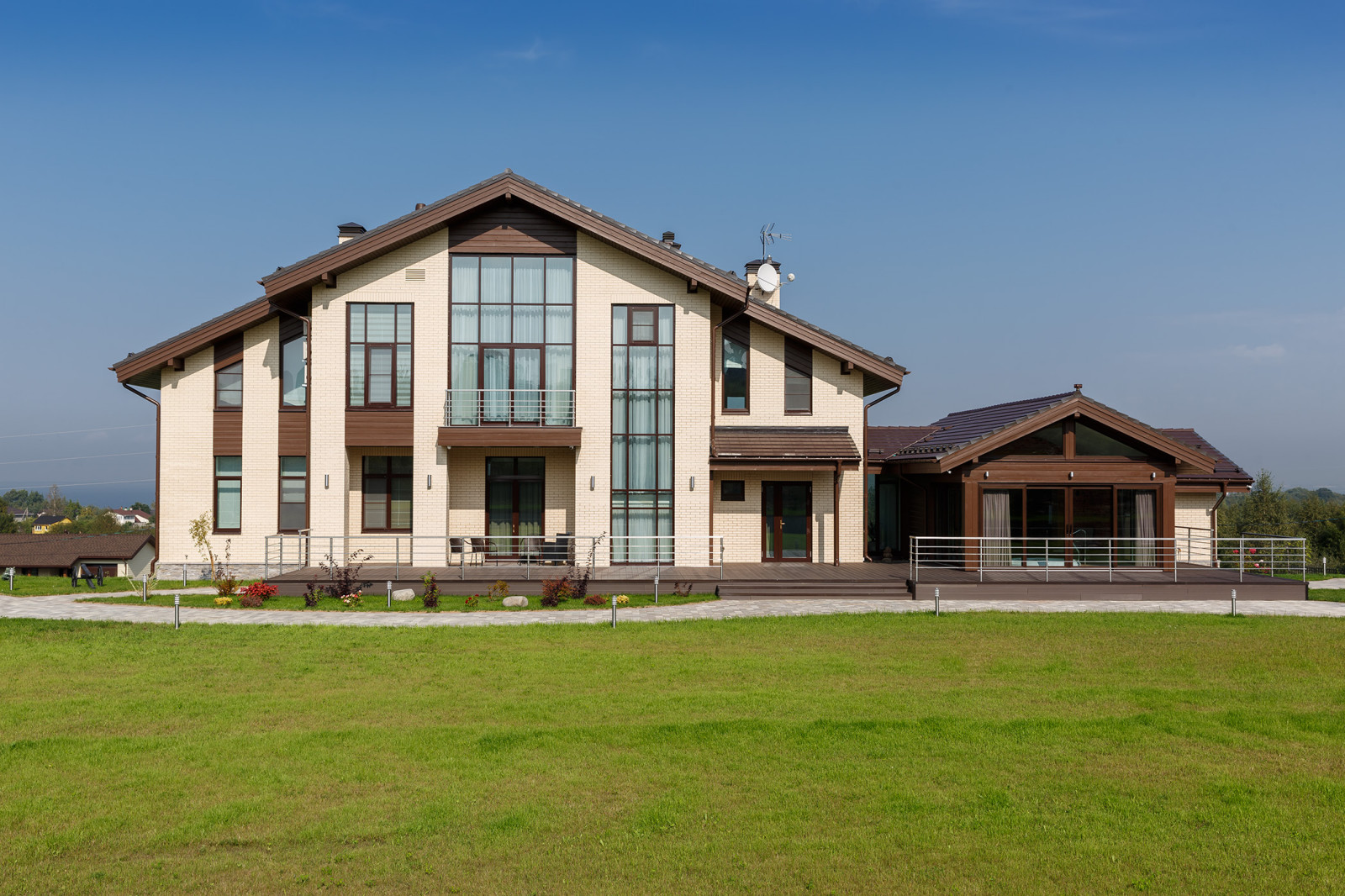 Дом на склоне