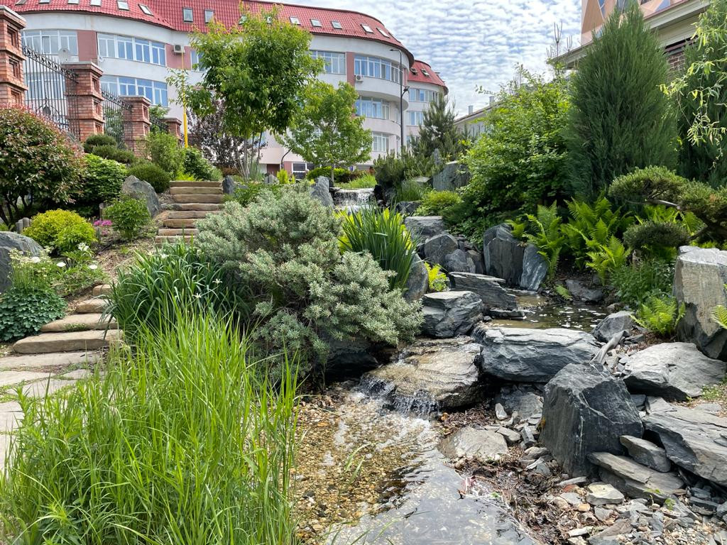 Декоративный водоём с каскадом в Екатеринбурге