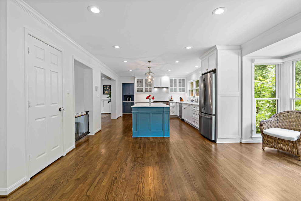 This is an example of a contemporary kitchen in DC Metro.