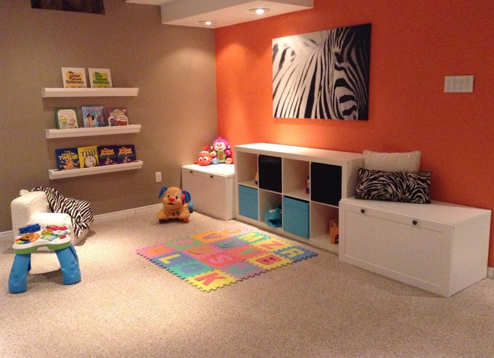 Mid-sized eclectic gender-neutral kids' room in Toronto with carpet and multi-coloured walls.