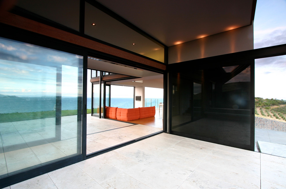 Design ideas for a contemporary entryway in Auckland.