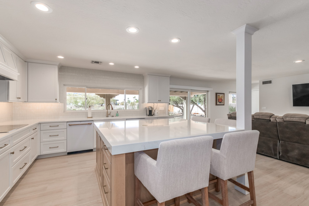 Kitchen - transitional kitchen idea in Phoenix