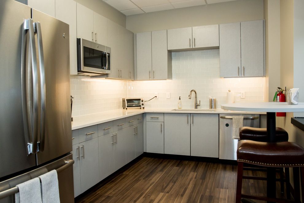 Example of a transitional kitchen design in St Louis