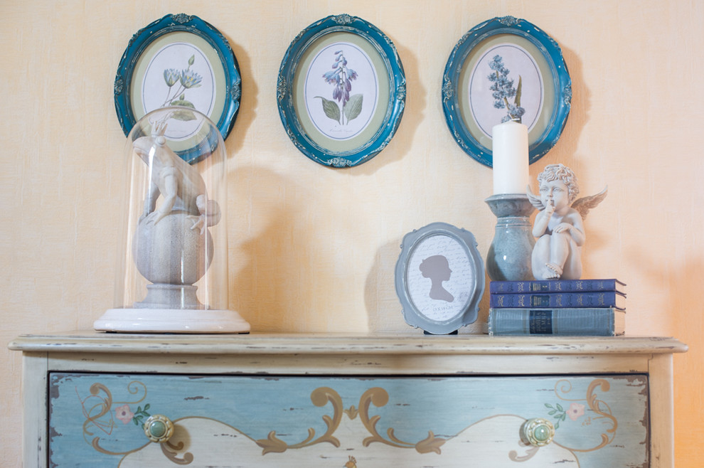 Как из фоторамки сделать необычный аксессуар для украшения дома?