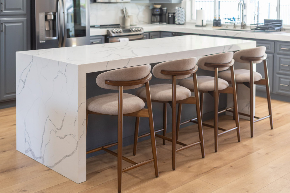 Inspiration for a transitional kitchen remodel in Phoenix