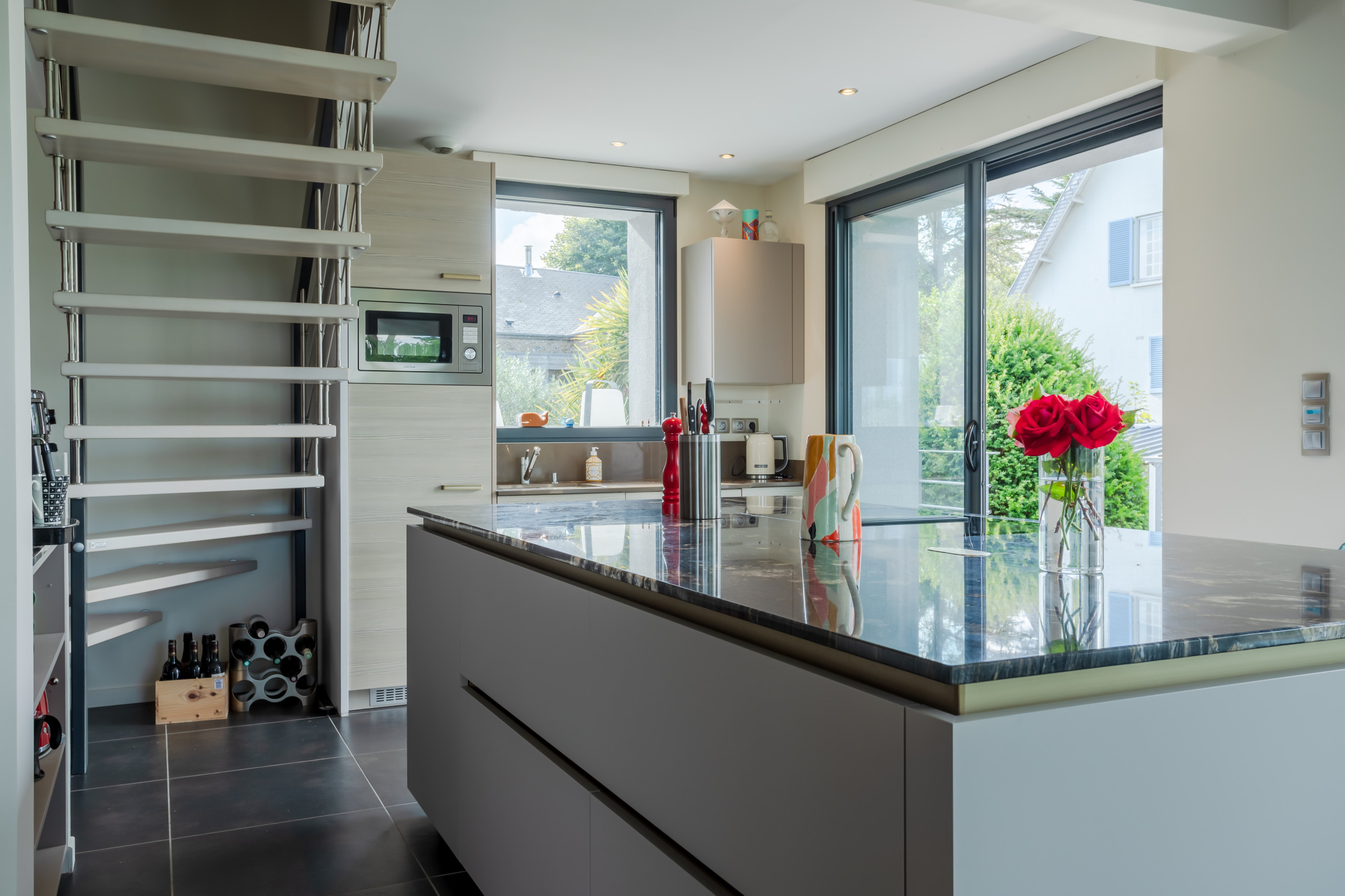 Aménagement de cuisine avec îlot central : optimisation d’un espace ouvert