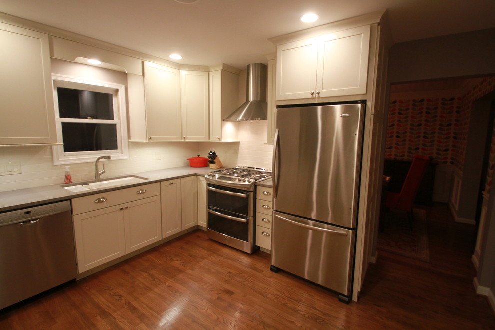 Kitchen - transitional kitchen idea in DC Metro