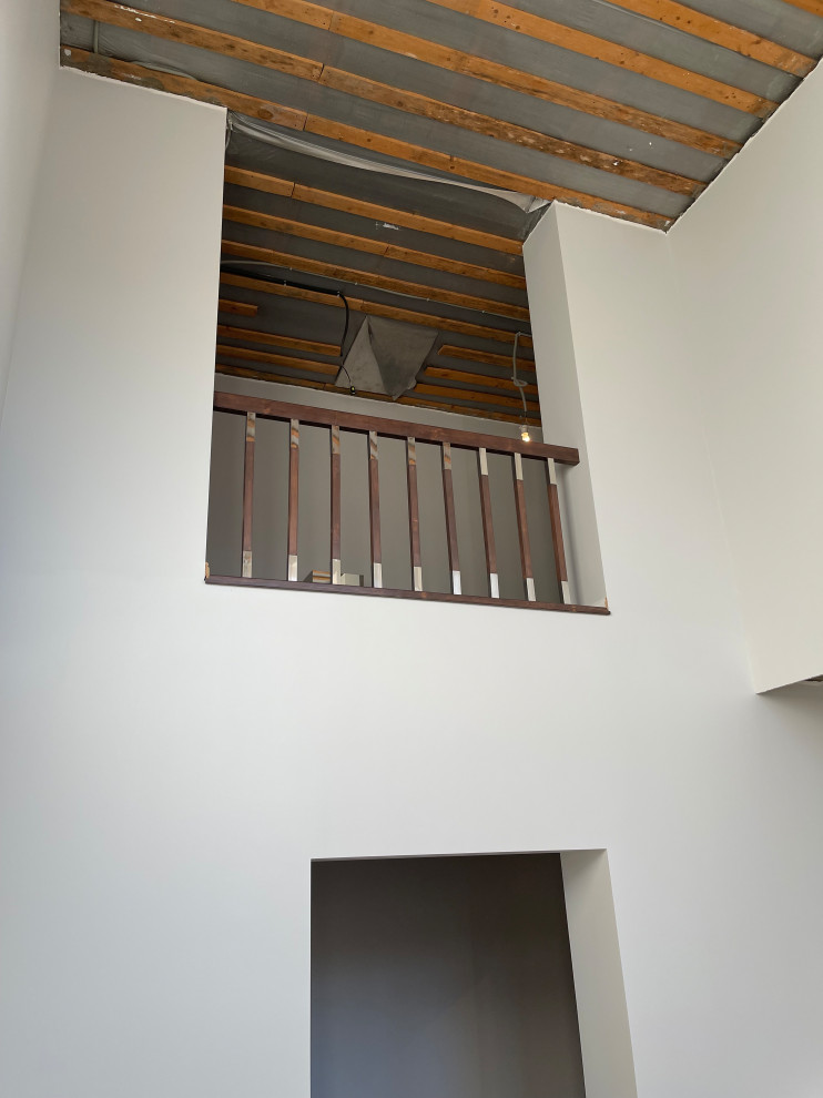 Лестница с квадратными балясинами с металлом