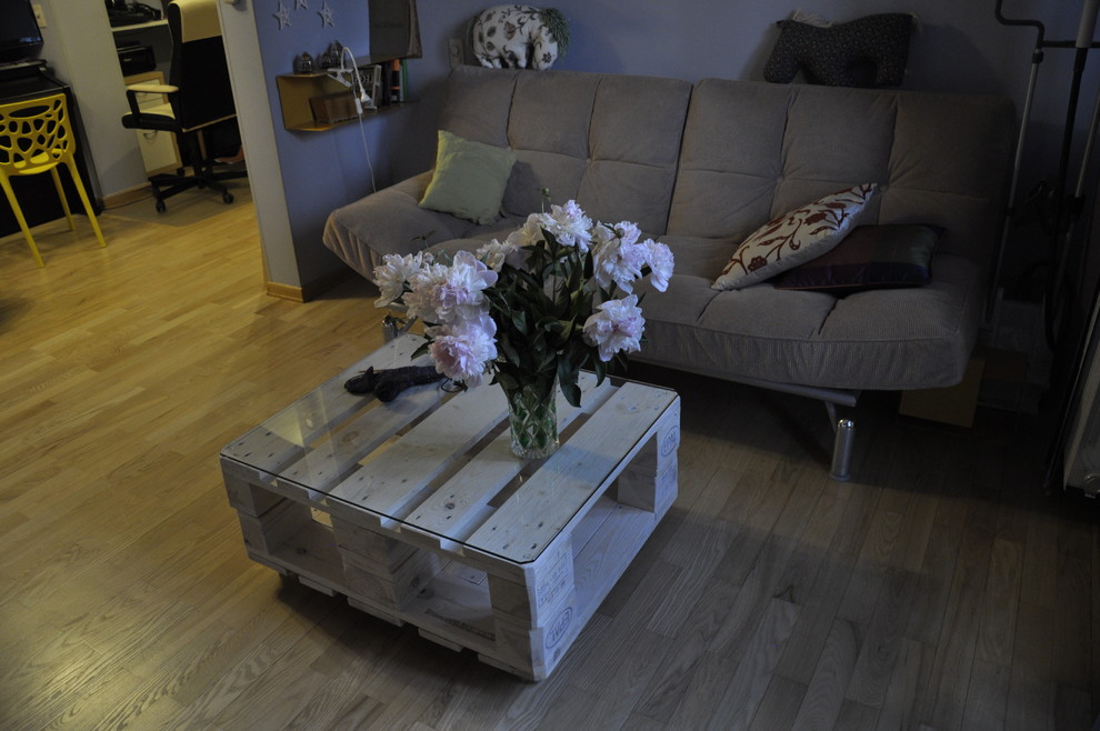 Журнальный столик на колесиках