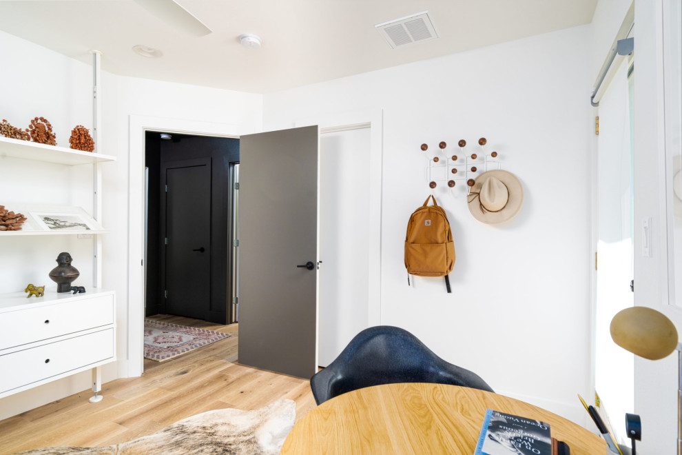 Example of a minimalist home office design in Austin