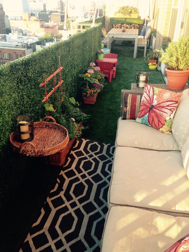 This is an example of a mid-sized traditional rooftop deck in Philadelphia with no cover.