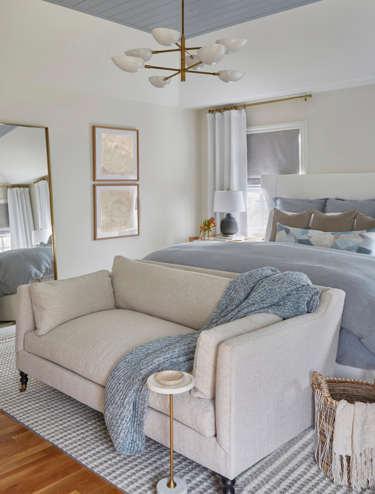 Bedroom - transitional bedroom idea in New York