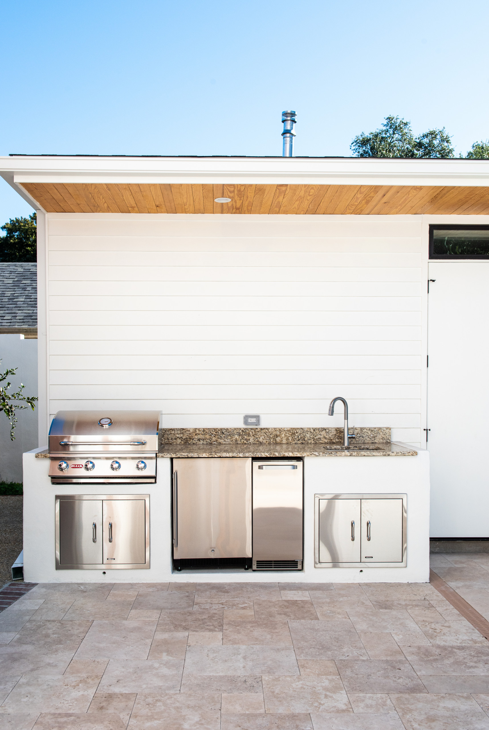 Side Courtyard Cabana