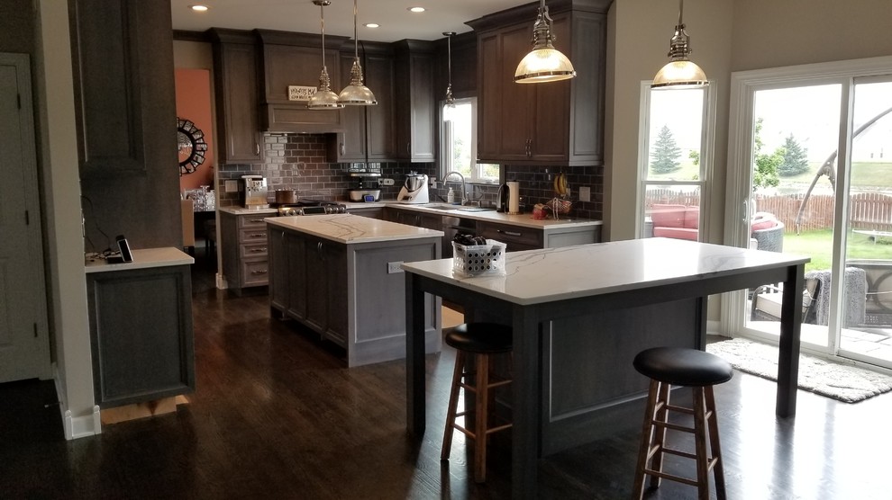 Transitional kitchen photo in Chicago