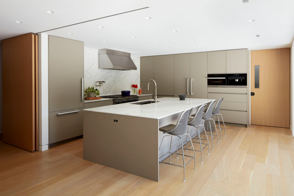Kitchen - 1950s kitchen idea in Vancouver