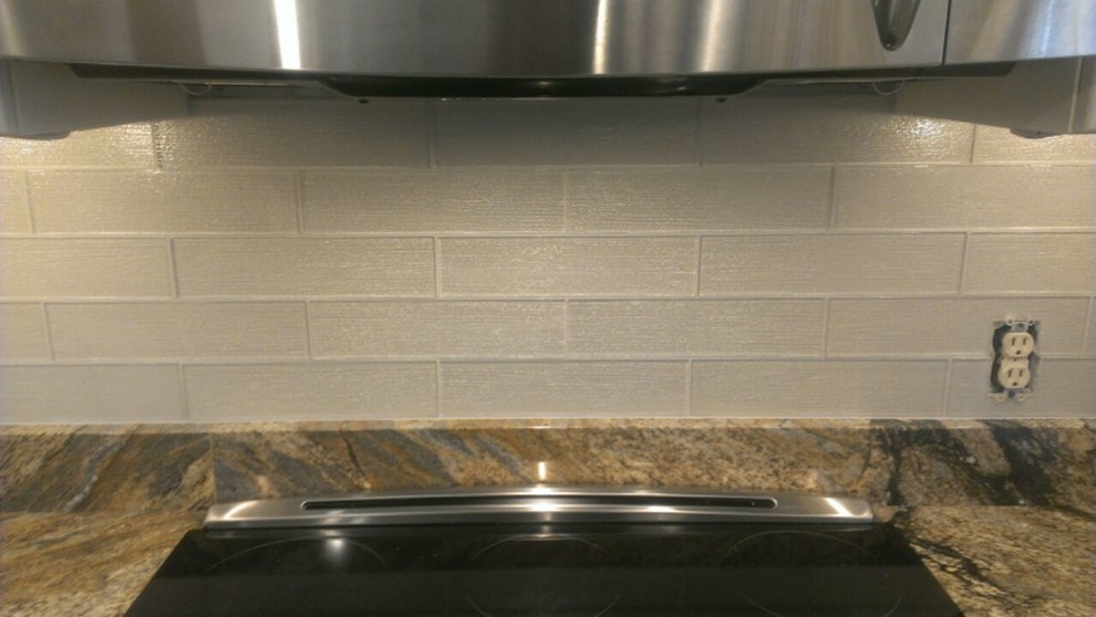 Inspiration for a modern kitchen remodel in Chicago
