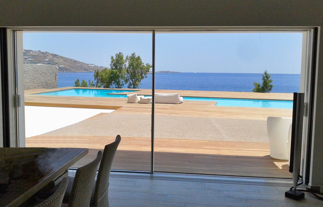 FENETRE MINIMALISTE contemporary-pools-and-hot-tubs