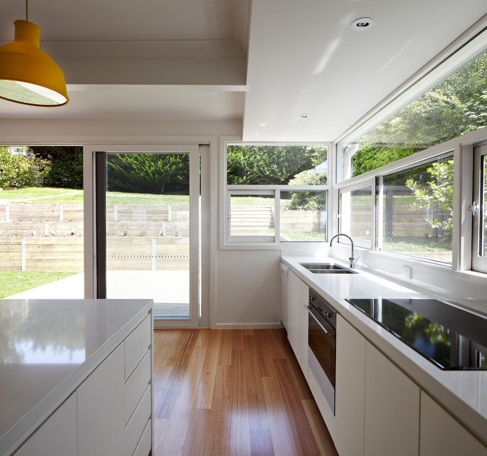 Inspiration for a contemporary kitchen in Melbourne.