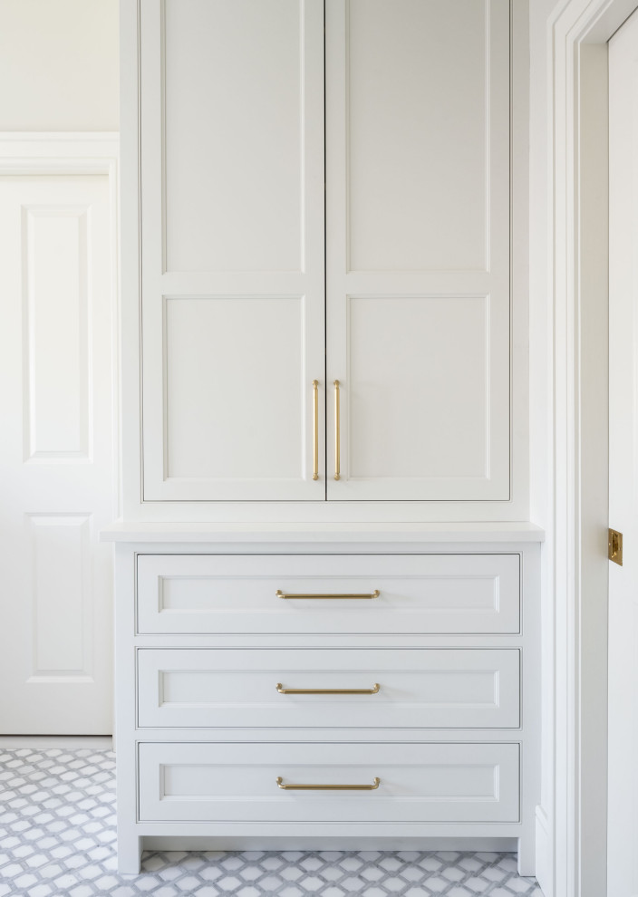 Transitional home design photo in Boston