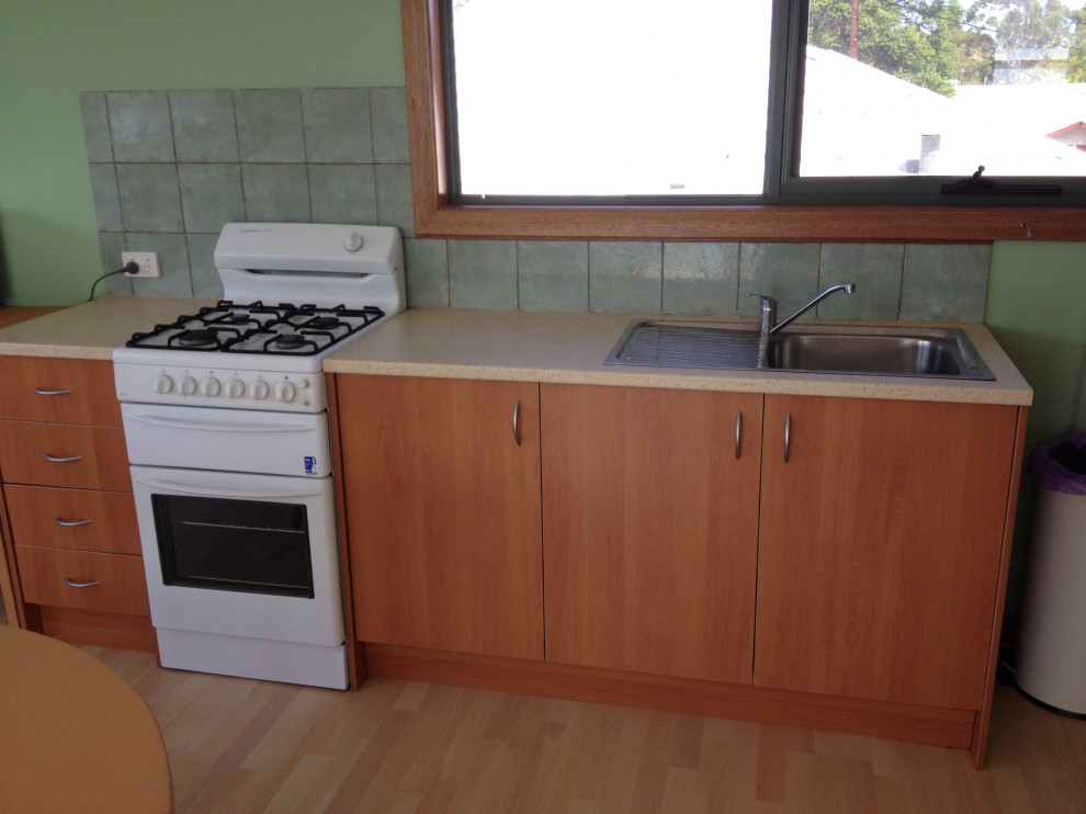 Design ideas for a traditional kitchen in Adelaide.