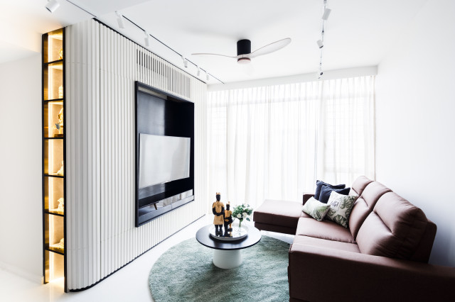Houzz Tour: Curves Add Some Playfulness to a Monochromatic Condo - Monochromatic Penthouse Condo Decor With Classic Elements