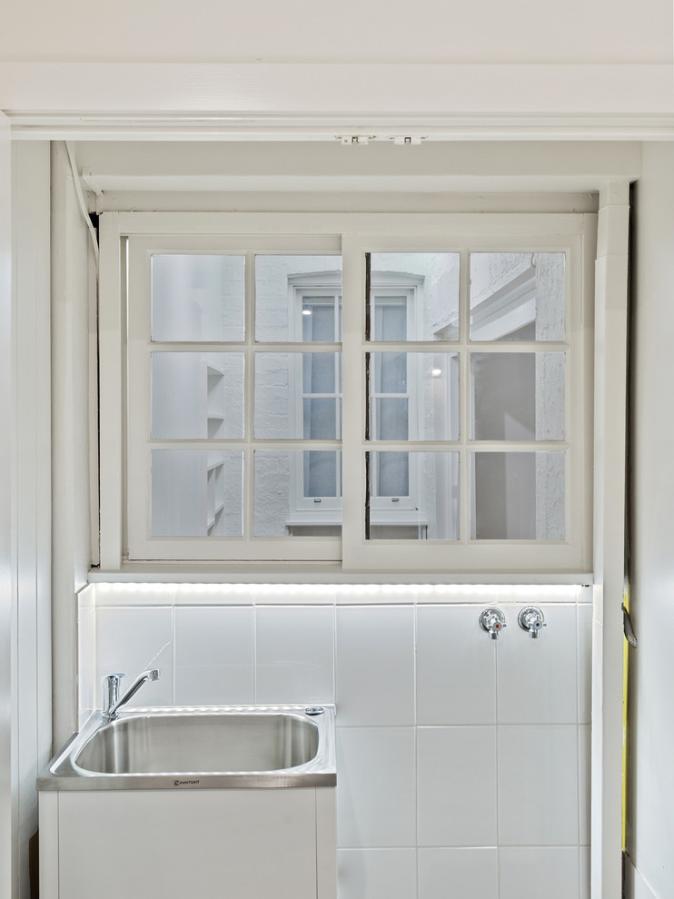 Small traditional single-wall dedicated laundry room in Melbourne.