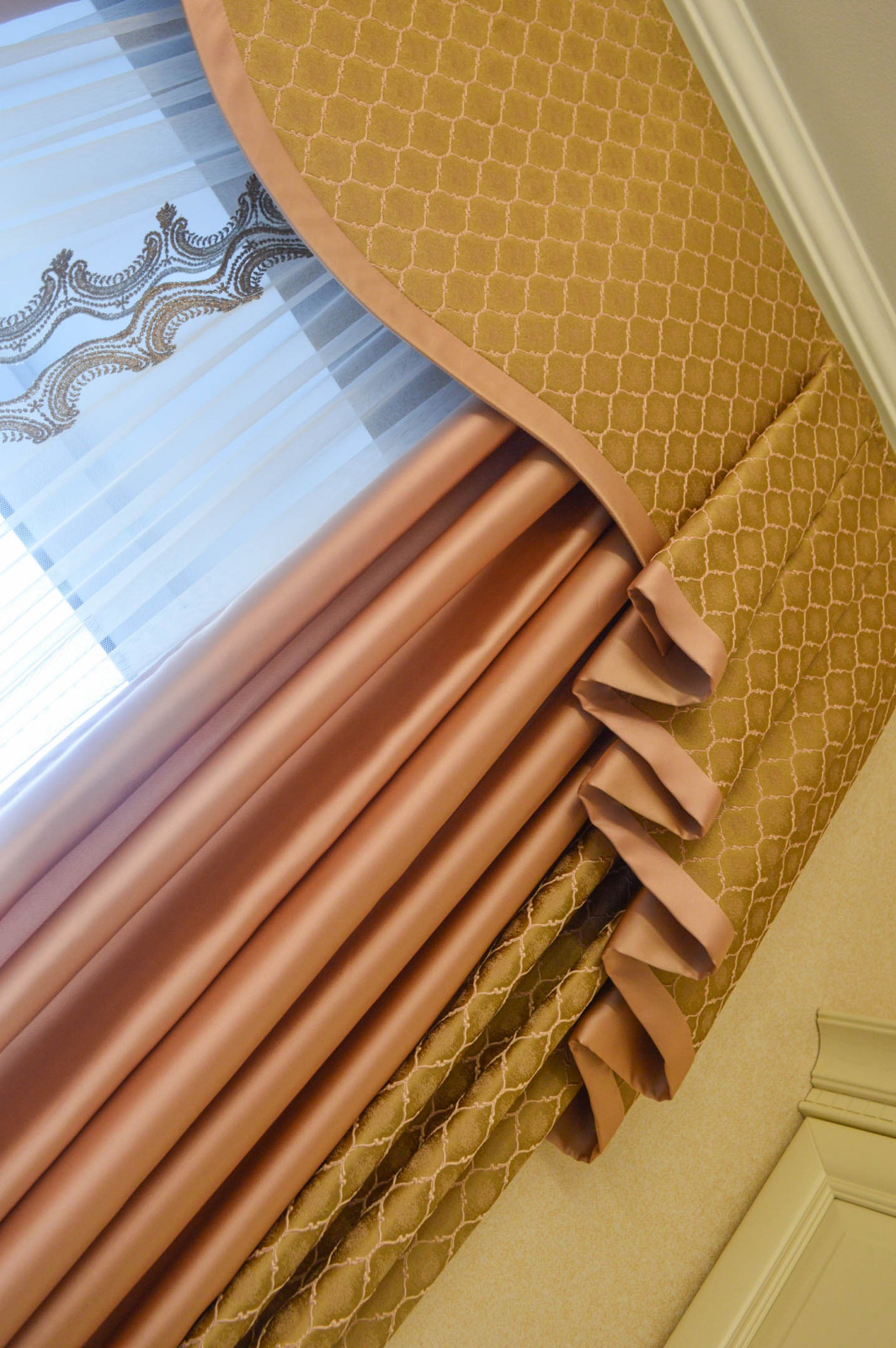 Текстильное оформление гостиной в классическом стиле