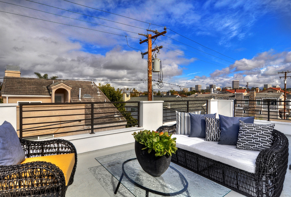 Inspiration for a transitional deck remodel in Orange County