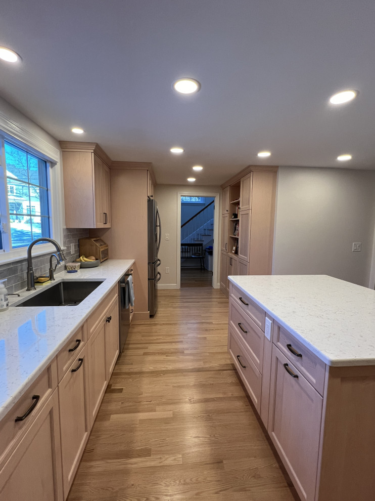 6612 - Bianco Breeze: Transforming with Quartz & Maple