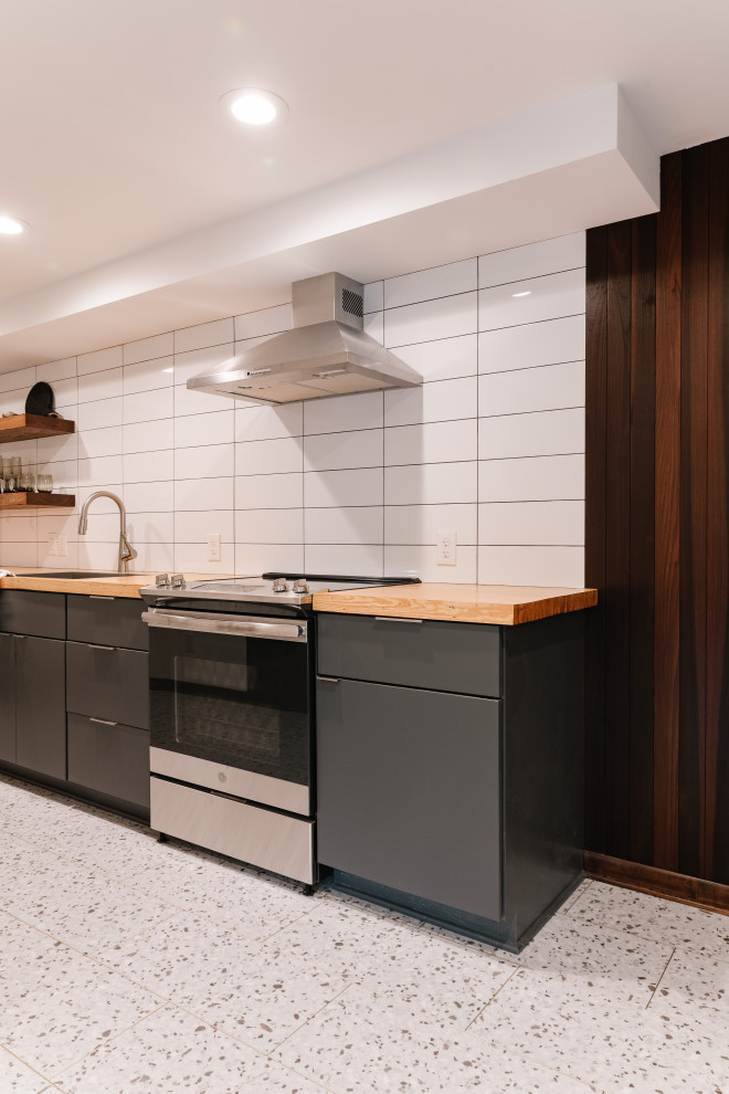 Mountain style kitchen photo in Omaha