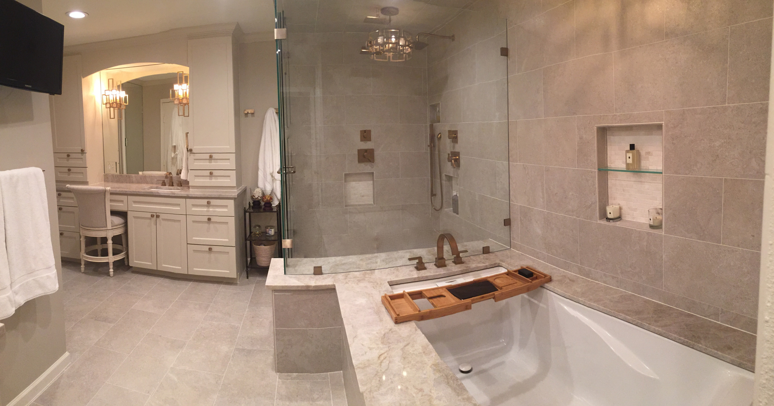 Elegant Transitional Master Bathroom