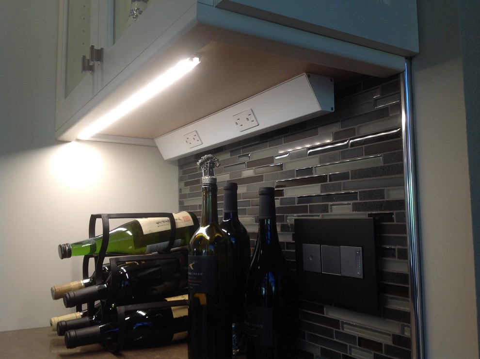 Example of a transitional home design design in San Francisco