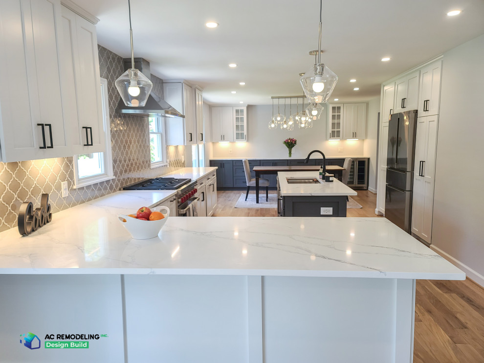 Example of a transitional kitchen design in DC Metro