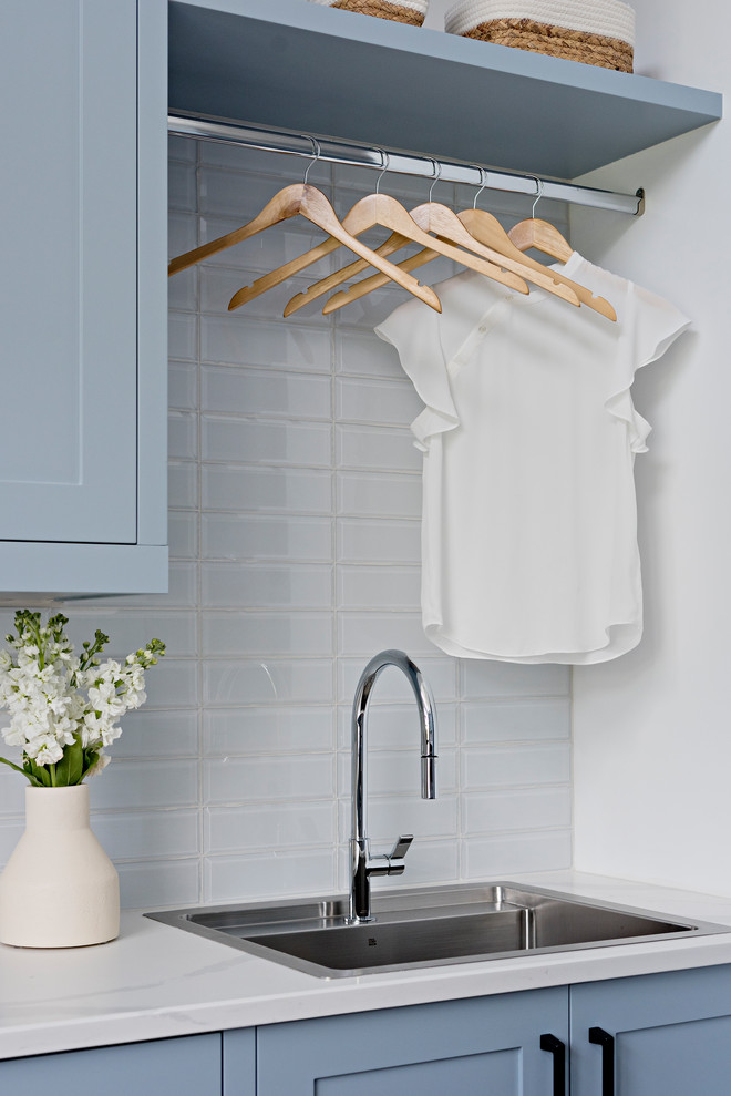 Example of a transitional home design design in Toronto
