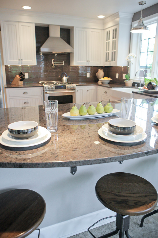 Kitchen - transitional kitchen idea