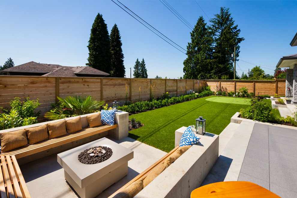 Transitional patio in Vancouver.