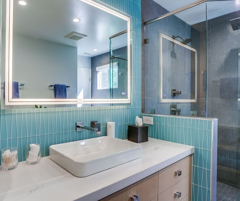 Mira Mesa_Master Bath +Fireplace