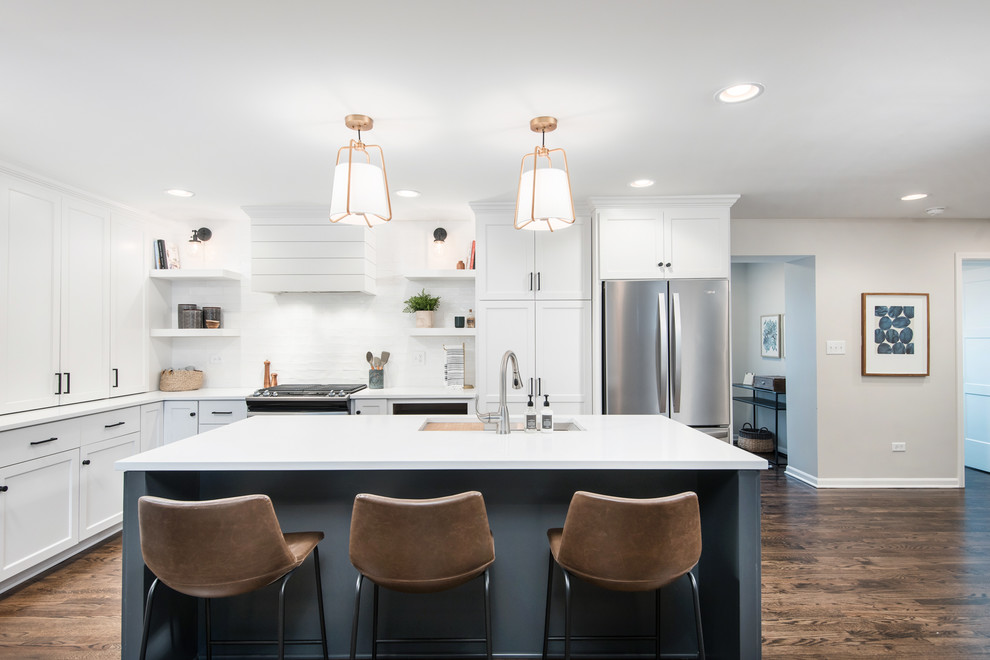 Transitional kitchen photo in Chicago