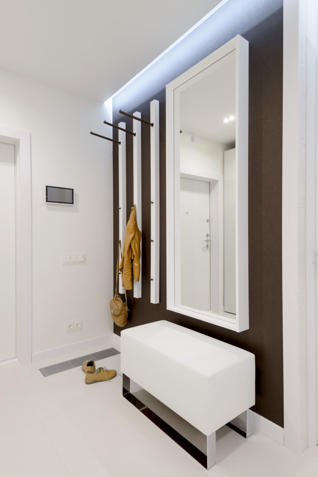 Любовь к белому цвету.