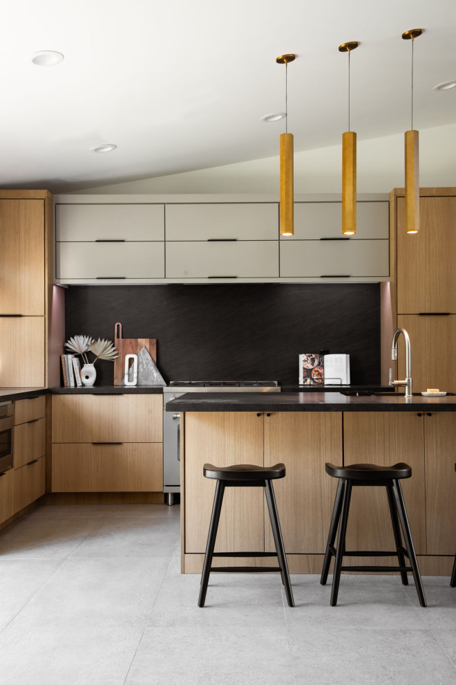 Kitchen - contemporary kitchen idea in Phoenix