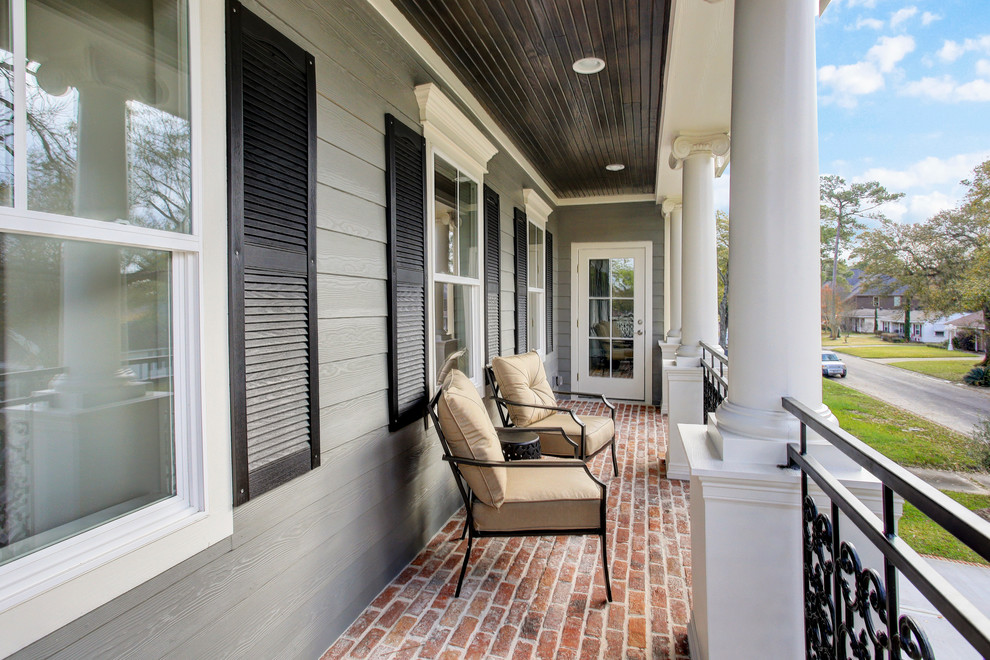 Transitional home design photo in Houston