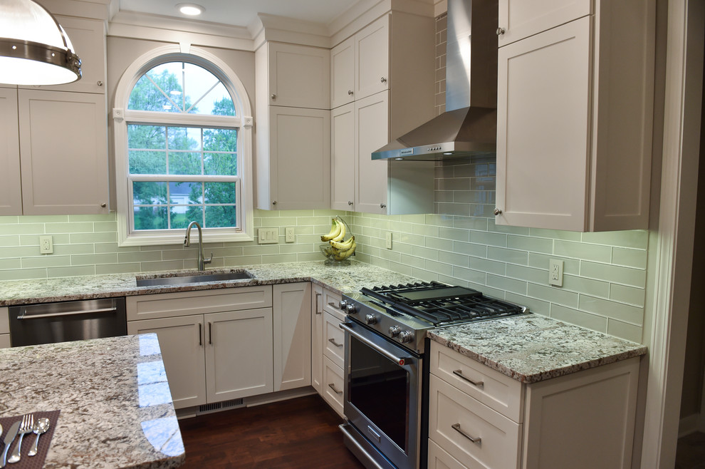 Kitchen - transitional kitchen idea in Cleveland