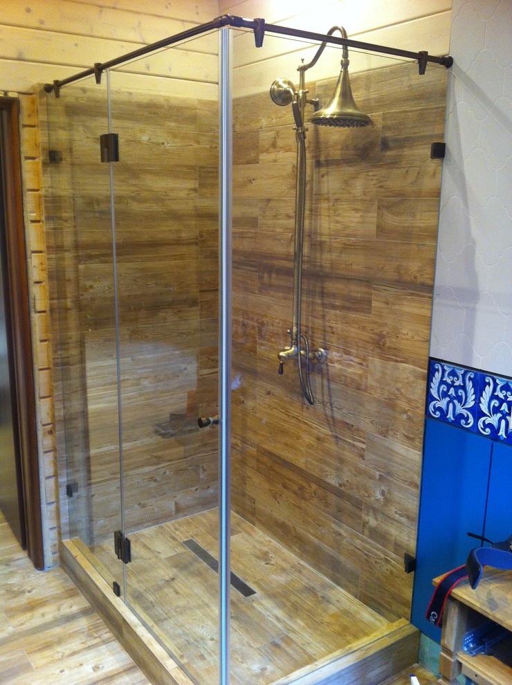 Душевой уголок с  бронзовой фурнитурой