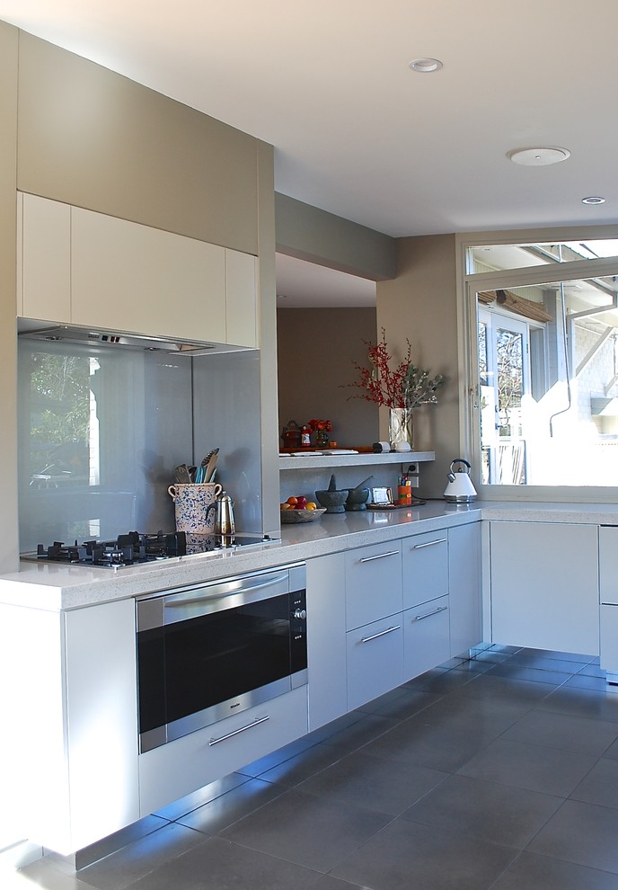 Photo of a contemporary kitchen.