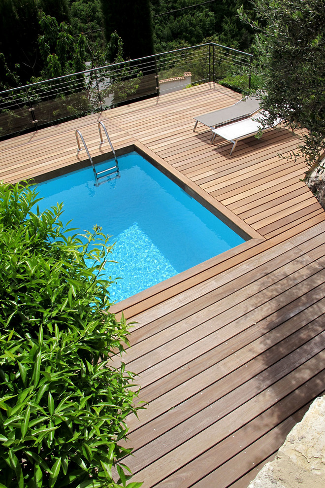 This is an example of a mediterranean deck in Nice.
