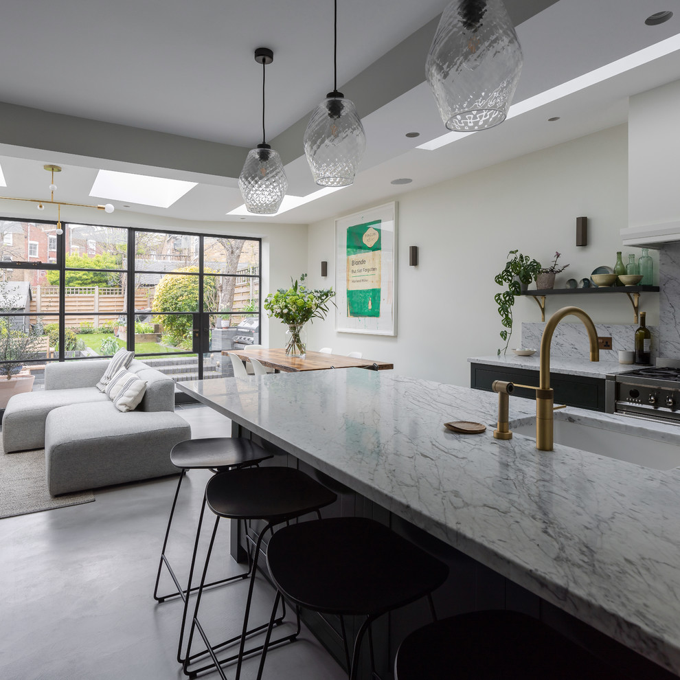 Inspiration for a mid-sized contemporary u-shaped eat-in kitchen in London with an integrated sink, shaker cabinets, green cabinets, marble benchtops, white splashback, marble splashback, stainless steel appliances, concrete floors, with island, grey floor and white benchtop.