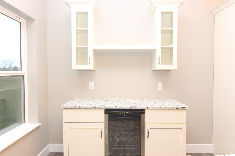 Example of a transitional kitchen design in Cedar Rapids