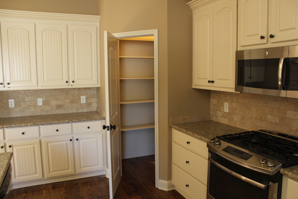 Kitchen - kitchen idea in Jackson