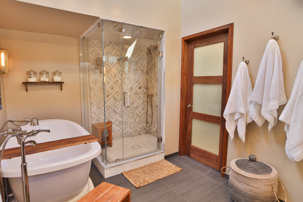 Example of a transitional bathroom design in Orange County